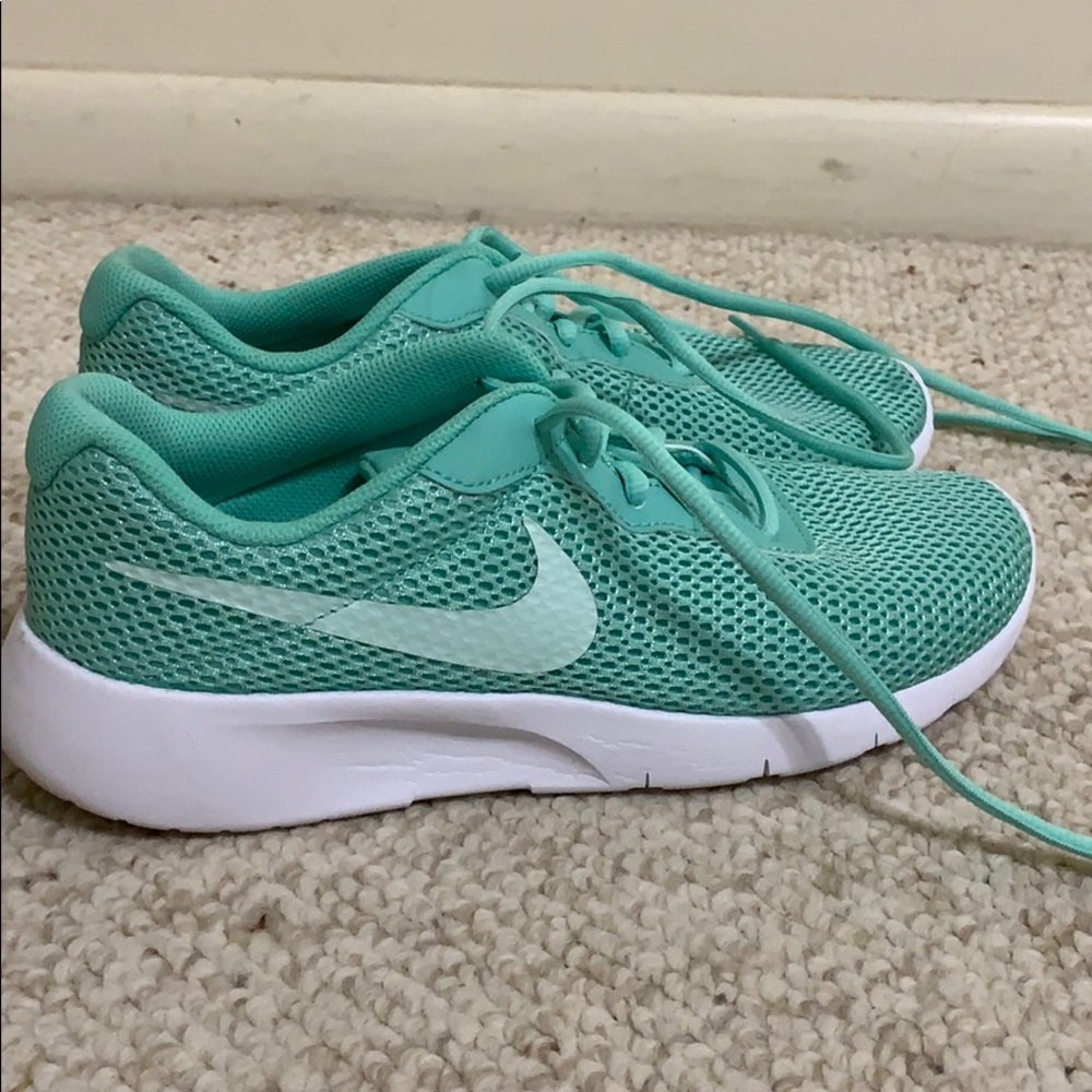 Nike Tanjun